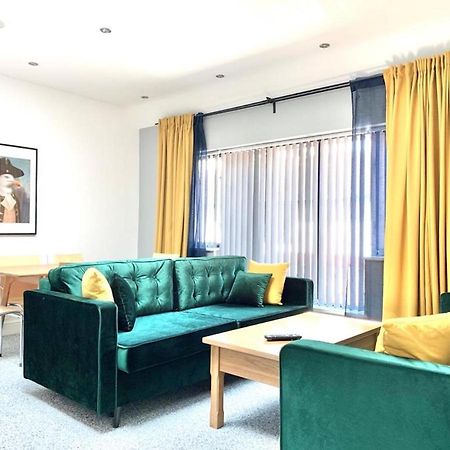 Premium Apartments Thatcham Broadway Bagian luar foto
