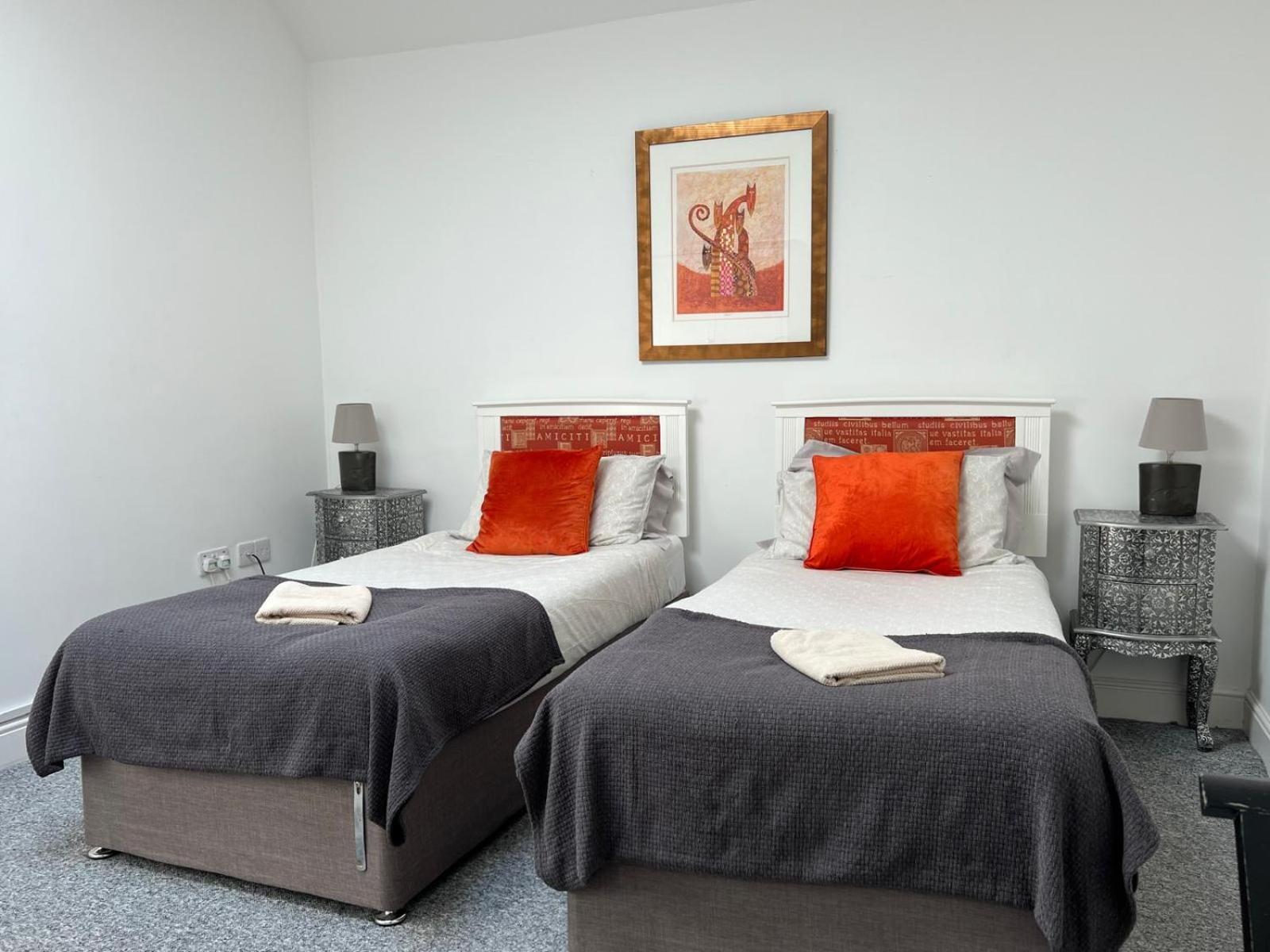 Premium Apartments Thatcham Broadway Bagian luar foto